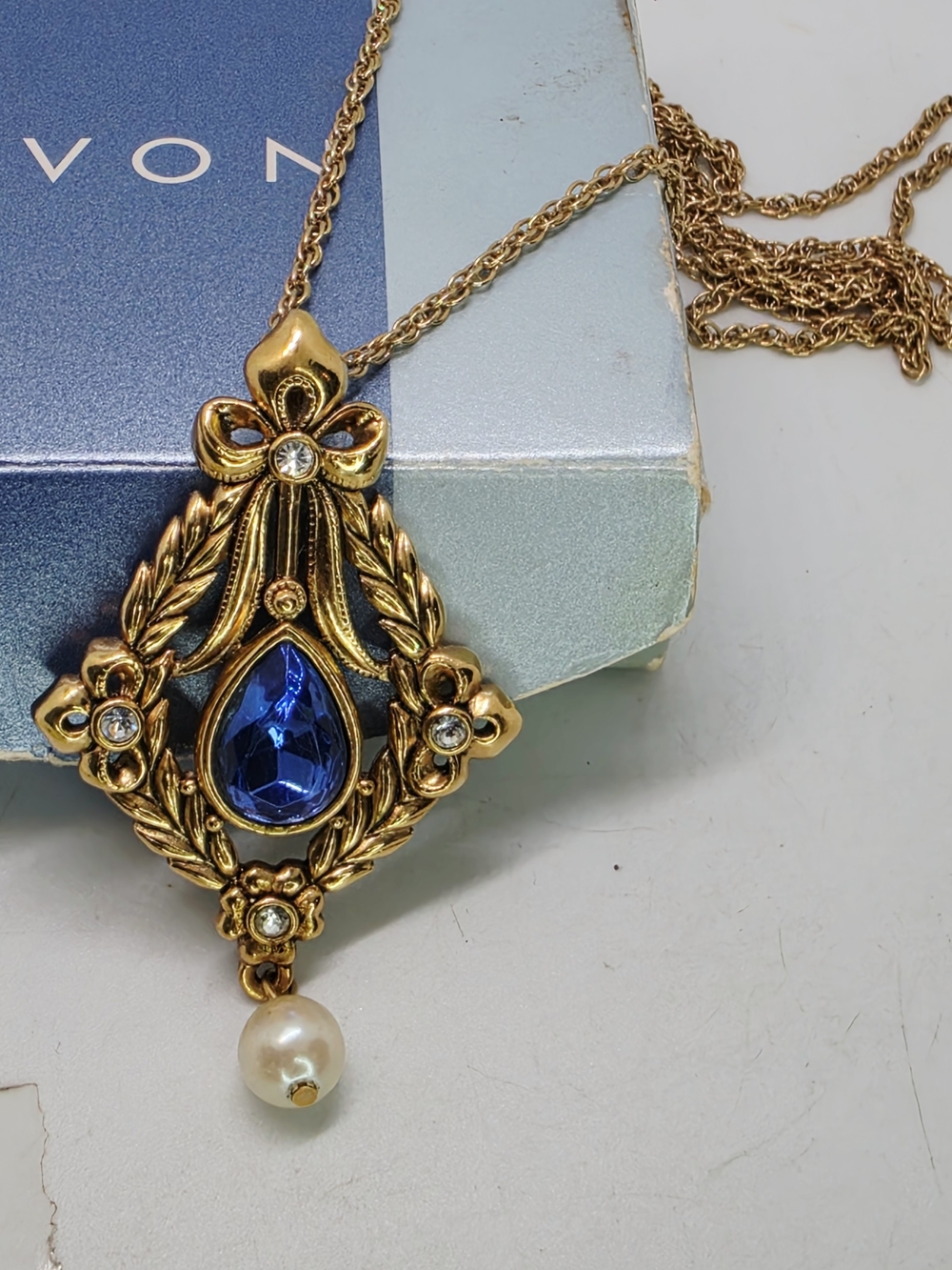 Vintage Avon Bold Traditions Necklace Regency Victorian Style Gold Tone In Box